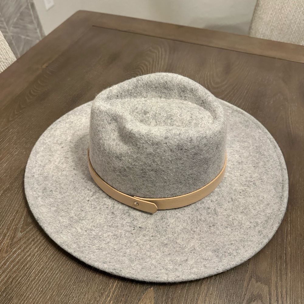Women’s Boutique Fedora Heather Gray Hat with Cream‎ Strap